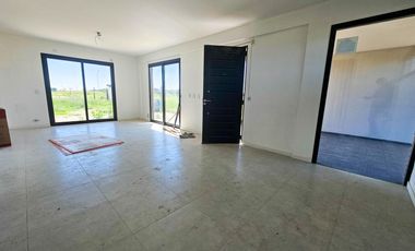 Casa en venta dos dormitorios. Calidad de terminaciones. Sobre Avenida de Ecotierra, Pueblo Esther.