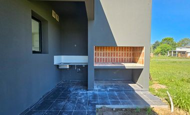 Casa en venta dos dormitorios. Calidad de terminaciones. Sobre Avenida de Ecotierra, Pueblo Esther.