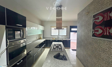 CASA EN VENTA EN FRACCIONAMIENTO REVOLUCION, SAN PEDRO TLAQUEPAQUE