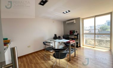 Amplia Oficina en Venta Vista al Frente Ed. Firenze