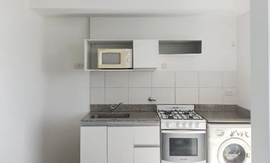 VENTA/PERMUTA -Departamento de 1 dormitorio con balcón y estacionamiento. Granadero Baigorria.