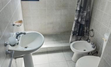 VENTA/PERMUTA -Departamento de 1 dormitorio con balcón y estacionamiento. Granadero Baigorria.