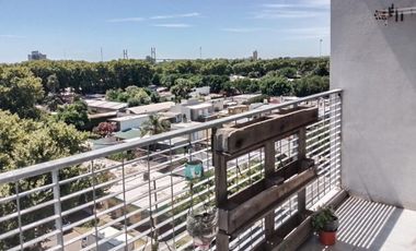 VENTA/PERMUTA -Departamento de 1 dormitorio con balcón y estacionamiento. Granadero Baigorria.