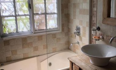 Casa en venta - 5 dormitorios 3 baños - Cocheras - 300mts2 totales - Berazategui [FINANCIADA]