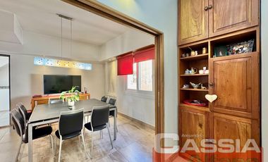 CASA CON LOCALES VENTA EN BLOCK, IMPECABLE ESTADO CON GARAGE Y 3 LOCALES CON RENTA
