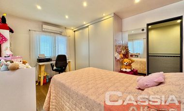 CASA CON LOCALES VENTA EN BLOCK, IMPECABLE ESTADO CON GARAGE Y 3 LOCALES CON RENTA