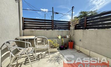 CASA CON LOCALES VENTA EN BLOCK, IMPECABLE ESTADO CON GARAGE Y 3 LOCALES CON RENTA
