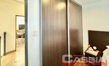 CASA CON LOCALES VENTA EN BLOCK, IMPECABLE ESTADO CON GARAGE Y 3 LOCALES CON RENTA