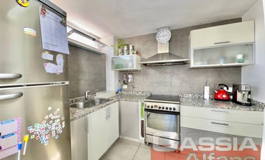 CASA CON LOCALES VENTA EN BLOCK, IMPECABLE ESTADO CON GARAGE Y 3 LOCALES CON RENTA