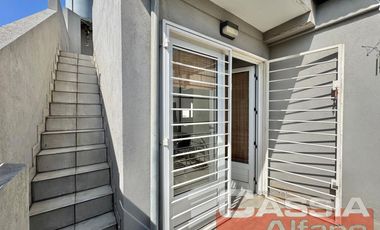 CASA CON LOCALES VENTA EN BLOCK, IMPECABLE ESTADO CON GARAGE Y 3 LOCALES CON RENTA