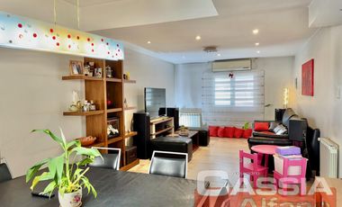 CASA CON LOCALES VENTA EN BLOCK, IMPECABLE ESTADO CON GARAGE Y 3 LOCALES CON RENTA