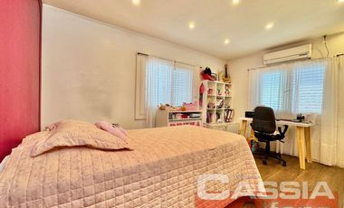 CASA CON LOCALES VENTA EN BLOCK, IMPECABLE ESTADO CON GARAGE Y 3 LOCALES CON RENTA