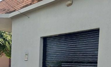 CASA CON LOCALES VENTA EN BLOCK, IMPECABLE ESTADO CON GARAGE Y 3 LOCALES CON RENTA