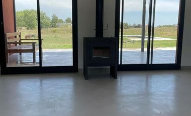 Casa en venta - 3 Dormitorios 3 Baños - 3.500Mts2 - San Miguel del Monte