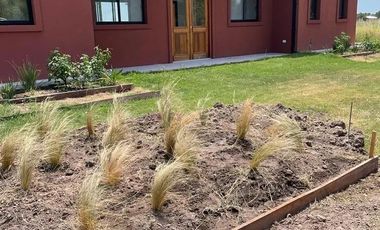 Casa en venta - 3 Dormitorios 3 Baños - 3.500Mts2 - San Miguel del Monte
