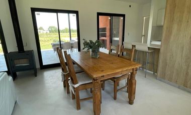 Casa en venta - 3 Dormitorios 3 Baños - 3.500Mts2 - San Miguel del Monte