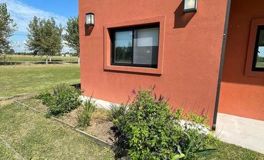 Casa en venta - 3 Dormitorios 3 Baños - 3.500Mts2 - San Miguel del Monte