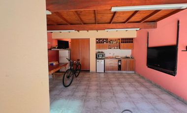 Chalet 5 ambientes en Caisamar