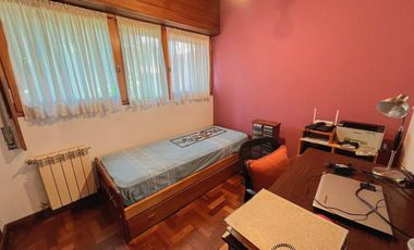 Chalet 5 ambientes en Caisamar
