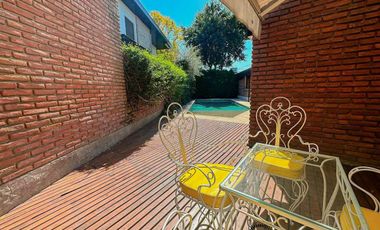 Chalet 5 ambientes en Caisamar