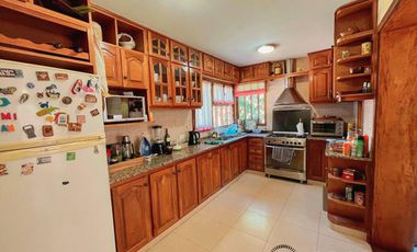 Chalet 5 ambientes en Caisamar