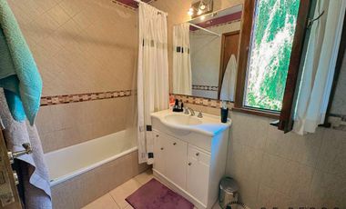 Chalet 5 ambientes en Caisamar