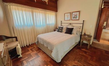 Chalet 5 ambientes en Caisamar