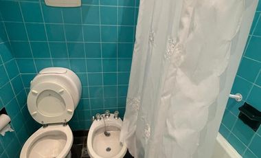 Casa en  venta de 3 ambientes con jardin, quincho , parrilla y cochera, ACEPTA PERMUTA - Wilde
