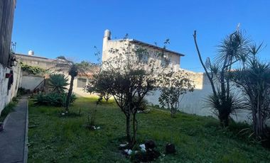 Casa en  venta de 3 ambientes con jardin, quincho , parrilla y cochera, ACEPTA PERMUTA - Wilde