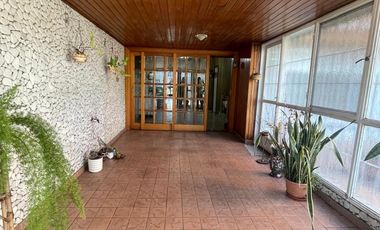 Casa en  venta de 3 ambientes con jardin, quincho , parrilla y cochera, ACEPTA PERMUTA - Wilde