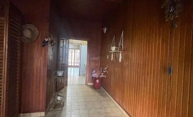 Casa en  venta de 3 ambientes con jardin, quincho , parrilla y cochera, ACEPTA PERMUTA - Wilde