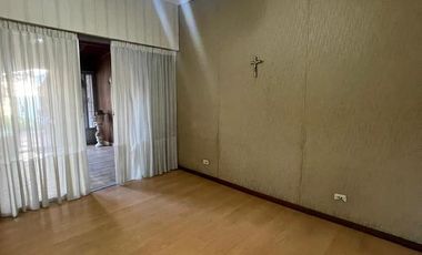 Casa en  venta de 3 ambientes con jardin, quincho , parrilla y cochera, ACEPTA PERMUTA - Wilde