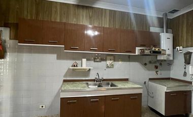 Casa en  venta de 3 ambientes con jardin, quincho , parrilla y cochera, ACEPTA PERMUTA - Wilde