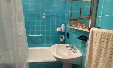 Casa en  venta de 3 ambientes con jardin, quincho , parrilla y cochera, ACEPTA PERMUTA - Wilde