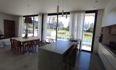 Casa en Puerto Roldan