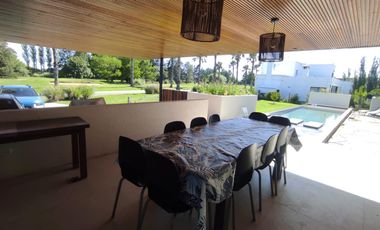 Casa en Puerto Roldan