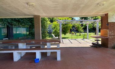 Quinta sobre calle Cassafouth al 900 - 20 de Junio