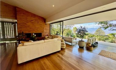 Casa sector EL TESORO con VISTA a la ciudad
