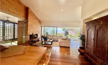 Casa sector EL TESORO con VISTA a la ciudad