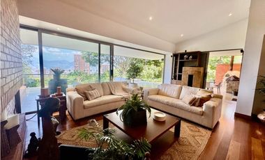 Casa sector EL TESORO con VISTA a la ciudad