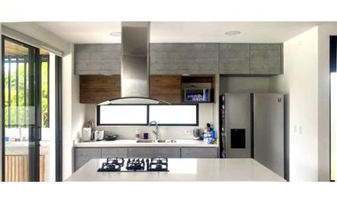 Casa campestre en condominio para la venta en Cerritos,Pereira!