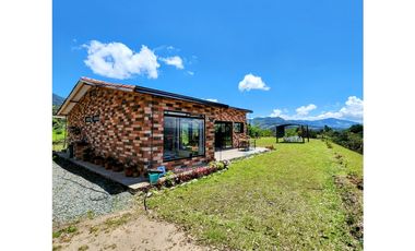 Casa campestre en VENTA en Guatapé, vía benedictinos