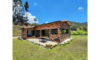 Casa campestre en VENTA en Guatapé, vía benedictinos
