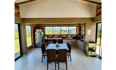 Casa campestre en VENTA en Guatapé, vía benedictinos