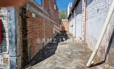 Blvd. López Mateos Pte.: Terreno con construcción para adecuar  a tu gusto.