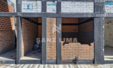 Blvd. López Mateos Pte.: Terreno con construcción para adecuar  a tu gusto.