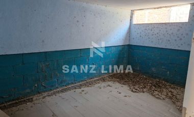 Blvd. López Mateos Pte.: Terreno con construcción para adecuar  a tu gusto.