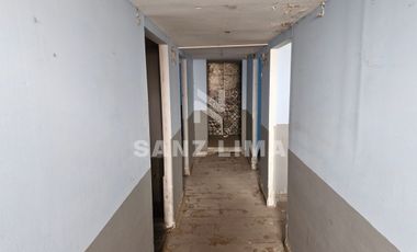 Blvd. López Mateos Pte.: Terreno con construcción para adecuar  a tu gusto.
