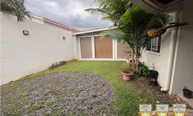 VENTA CASA MODELO LYON Remodelada Versalles de 314 mts.2