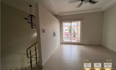 VENTA CASA MODELO LYON Remodelada Versalles de 314 mts.2